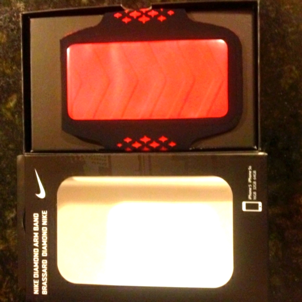 New Nike diamond black& red.workout armband